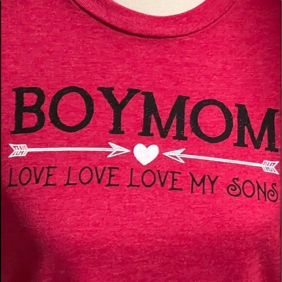 NWOT Gildan BOYMOM Love, Love, Love My Sons Red & Black Size Small #90 - Picture 4 of 4